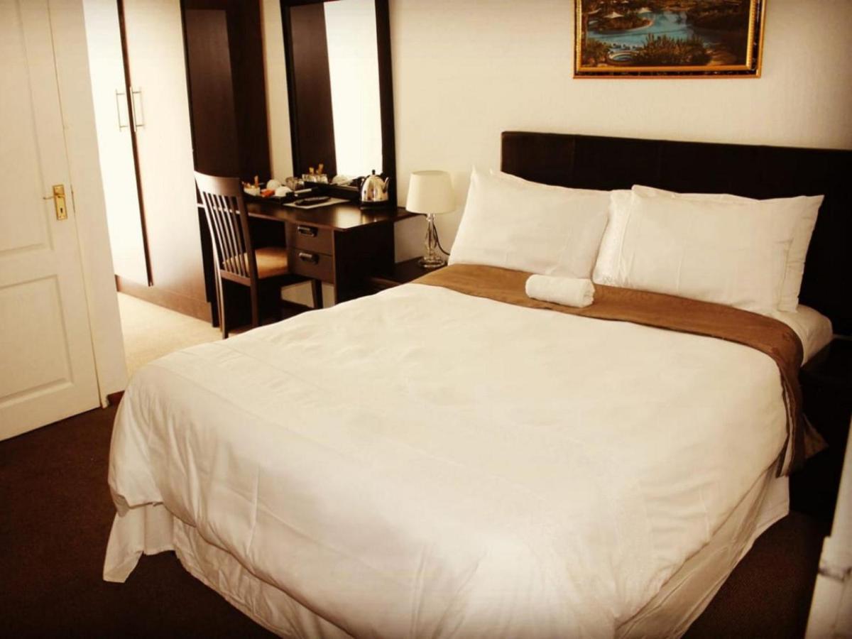 Moshitametsi Guesthouse เคมป์ตัน พาร์ค ภายนอก รูปภาพ