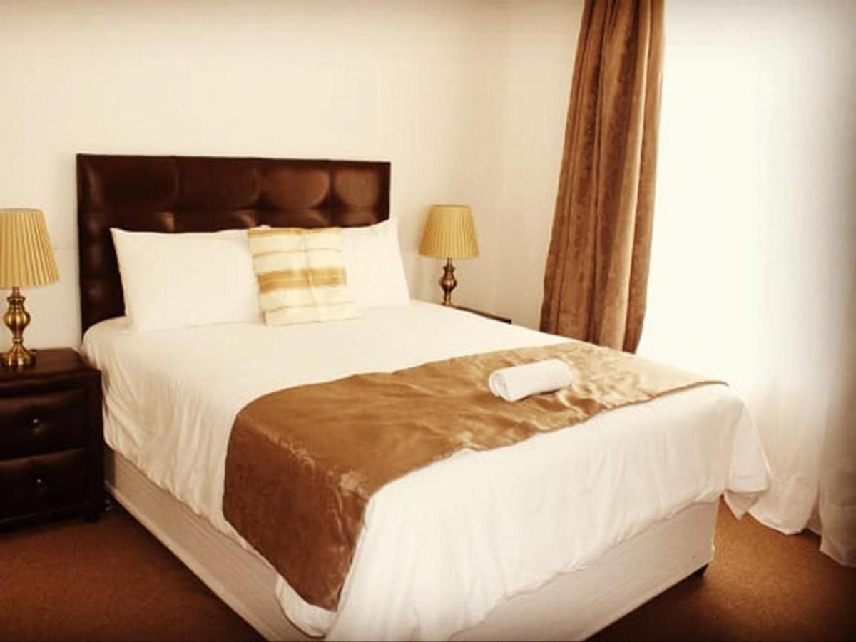 Moshitametsi Guesthouse เคมป์ตัน พาร์ค ภายนอก รูปภาพ