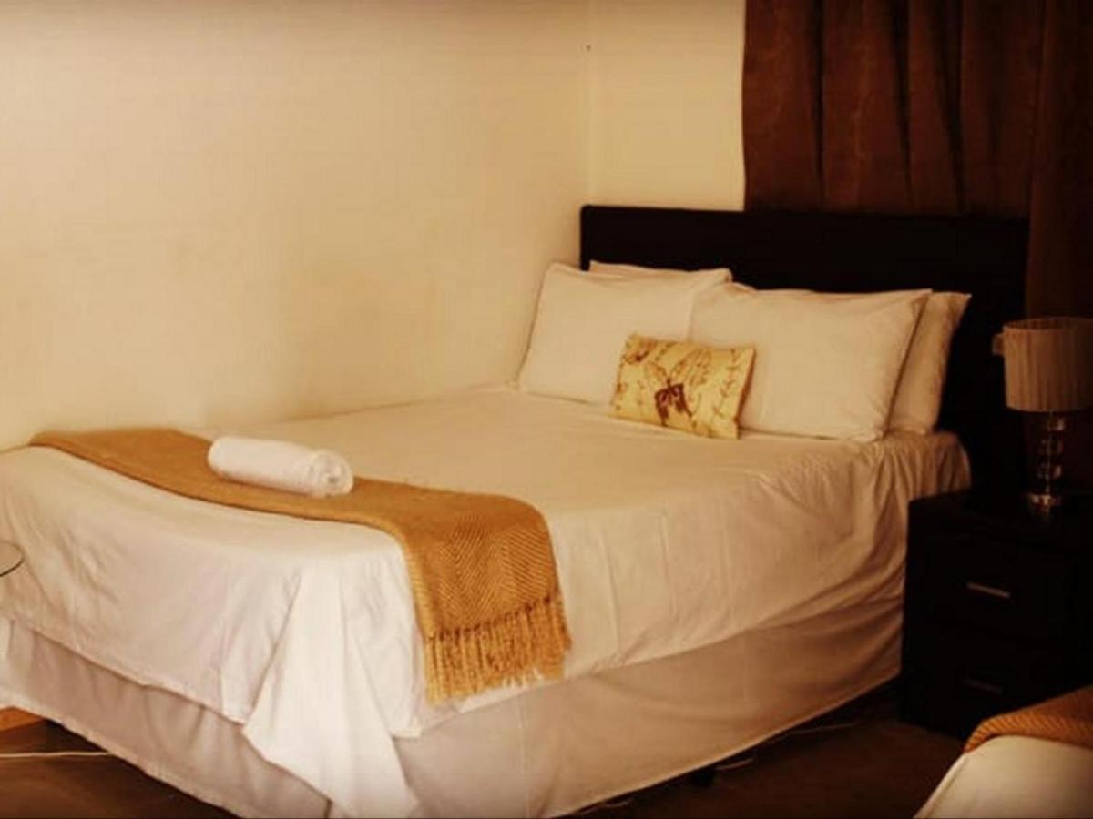 Moshitametsi Guesthouse เคมป์ตัน พาร์ค ภายนอก รูปภาพ