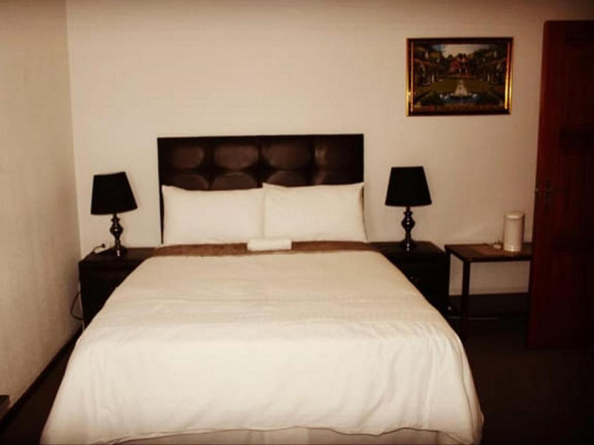 Moshitametsi Guesthouse เคมป์ตัน พาร์ค ภายนอก รูปภาพ