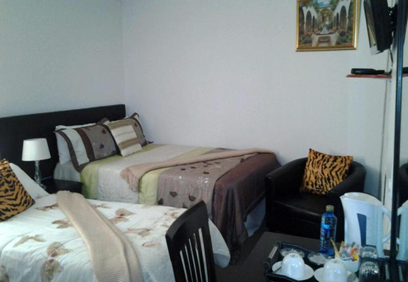 Moshitametsi Guesthouse เคมป์ตัน พาร์ค ภายนอก รูปภาพ