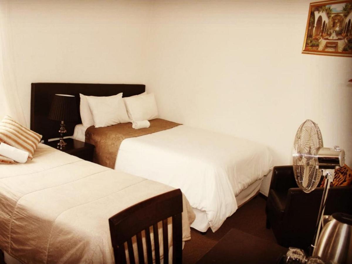 Moshitametsi Guesthouse เคมป์ตัน พาร์ค ภายนอก รูปภาพ