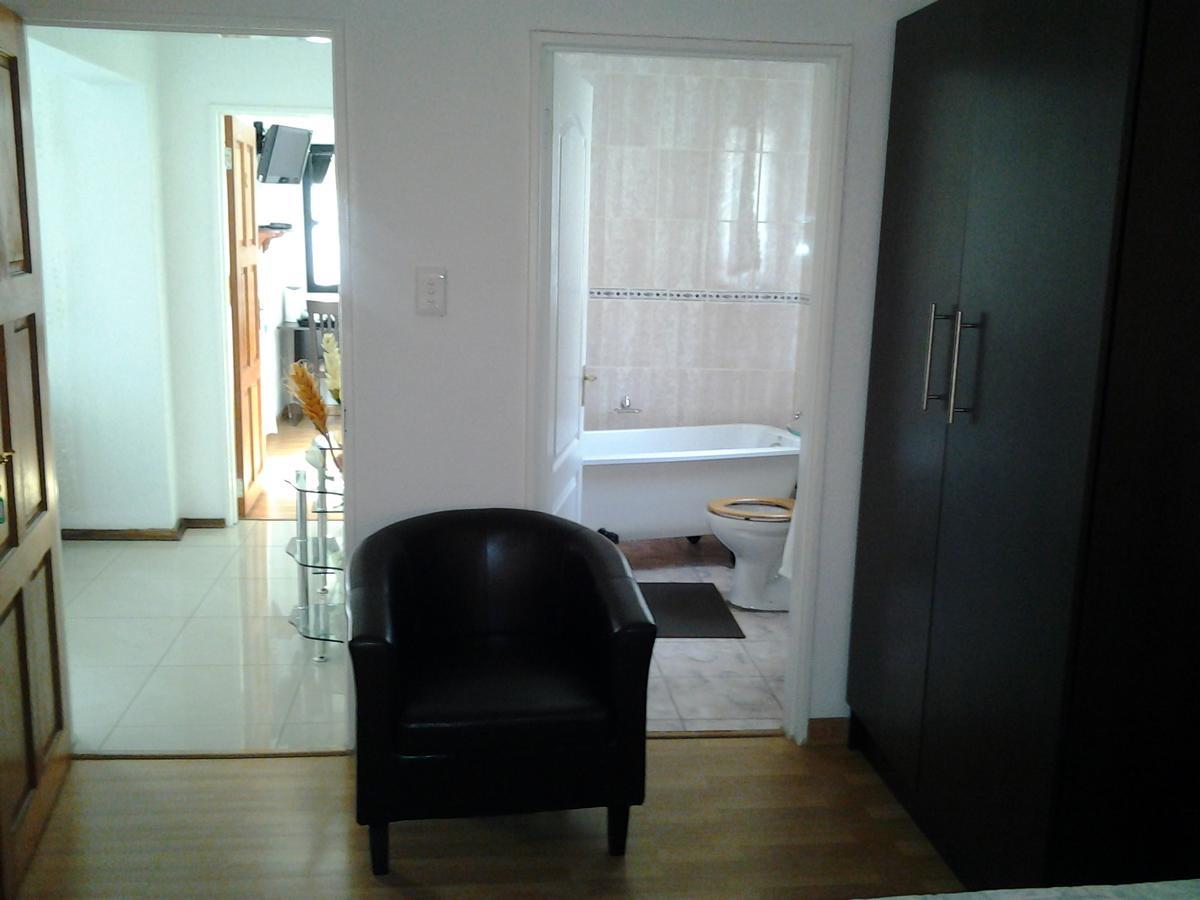 Moshitametsi Guesthouse เคมป์ตัน พาร์ค ภายนอก รูปภาพ