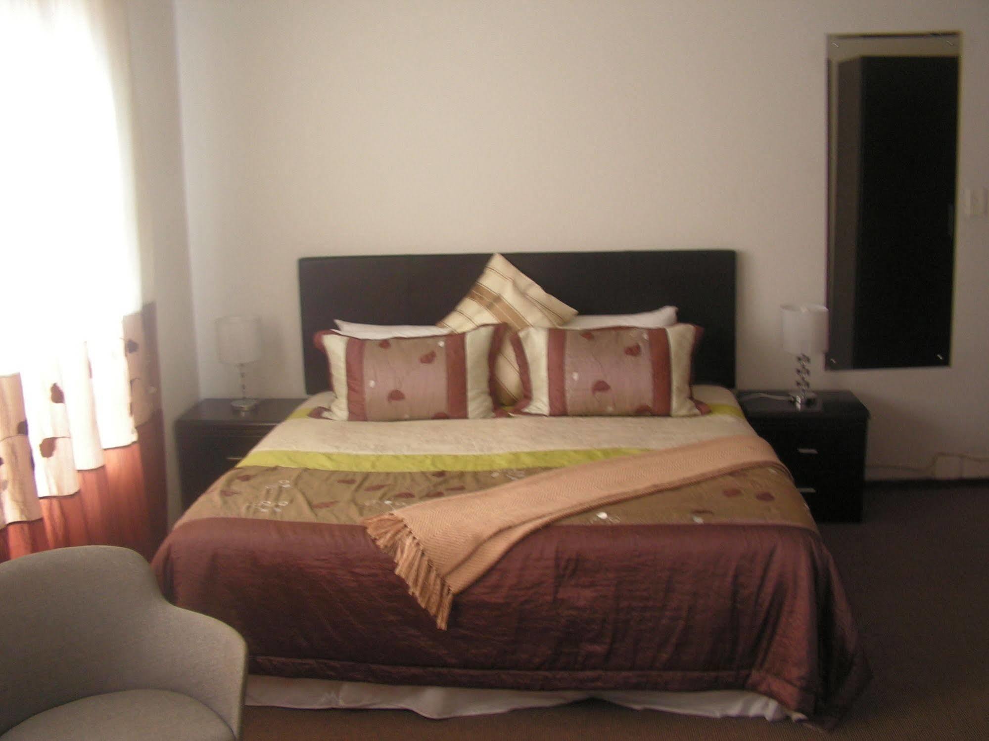 Moshitametsi Guesthouse เคมป์ตัน พาร์ค ภายนอก รูปภาพ