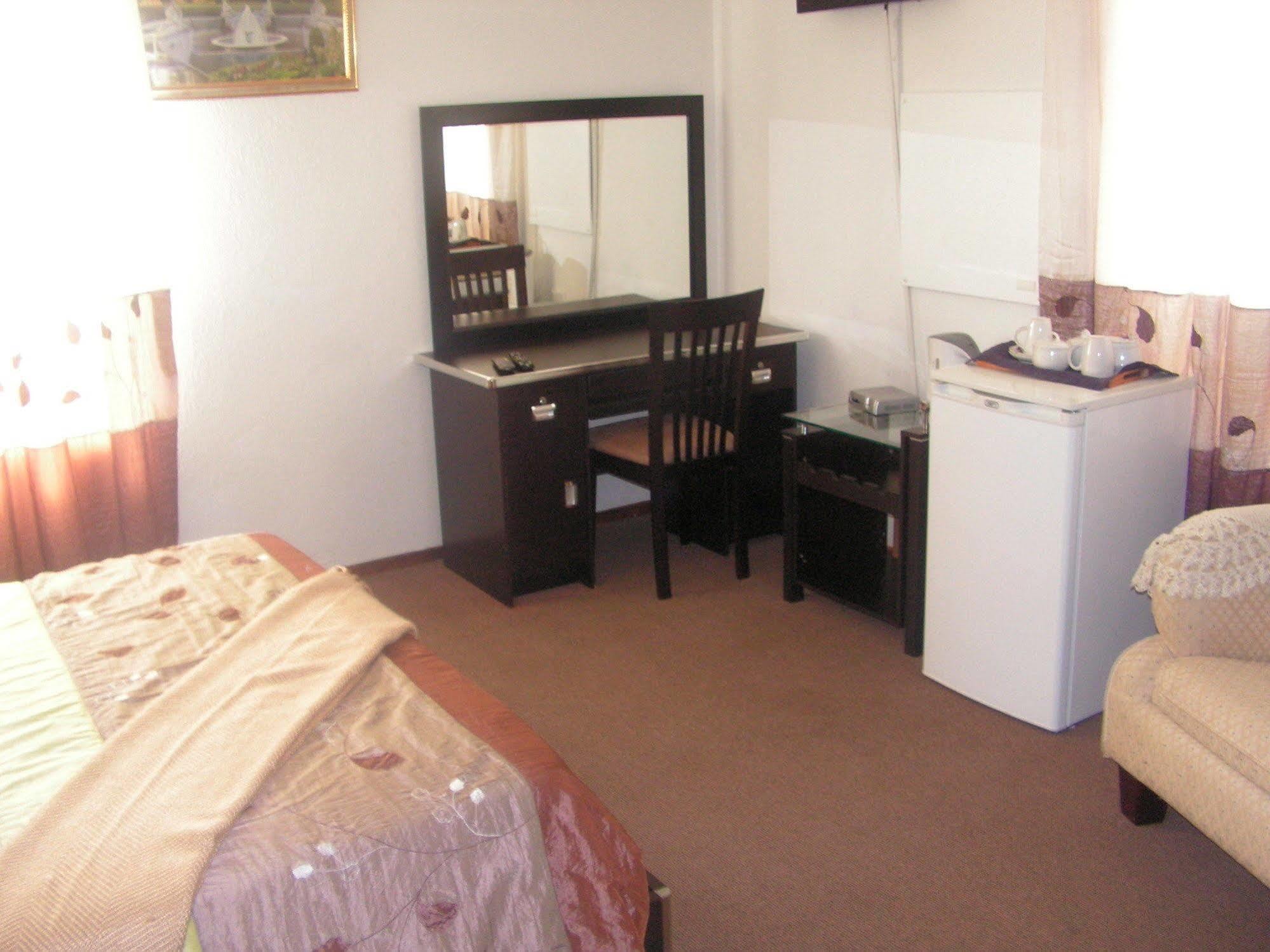 Moshitametsi Guesthouse เคมป์ตัน พาร์ค ภายนอก รูปภาพ