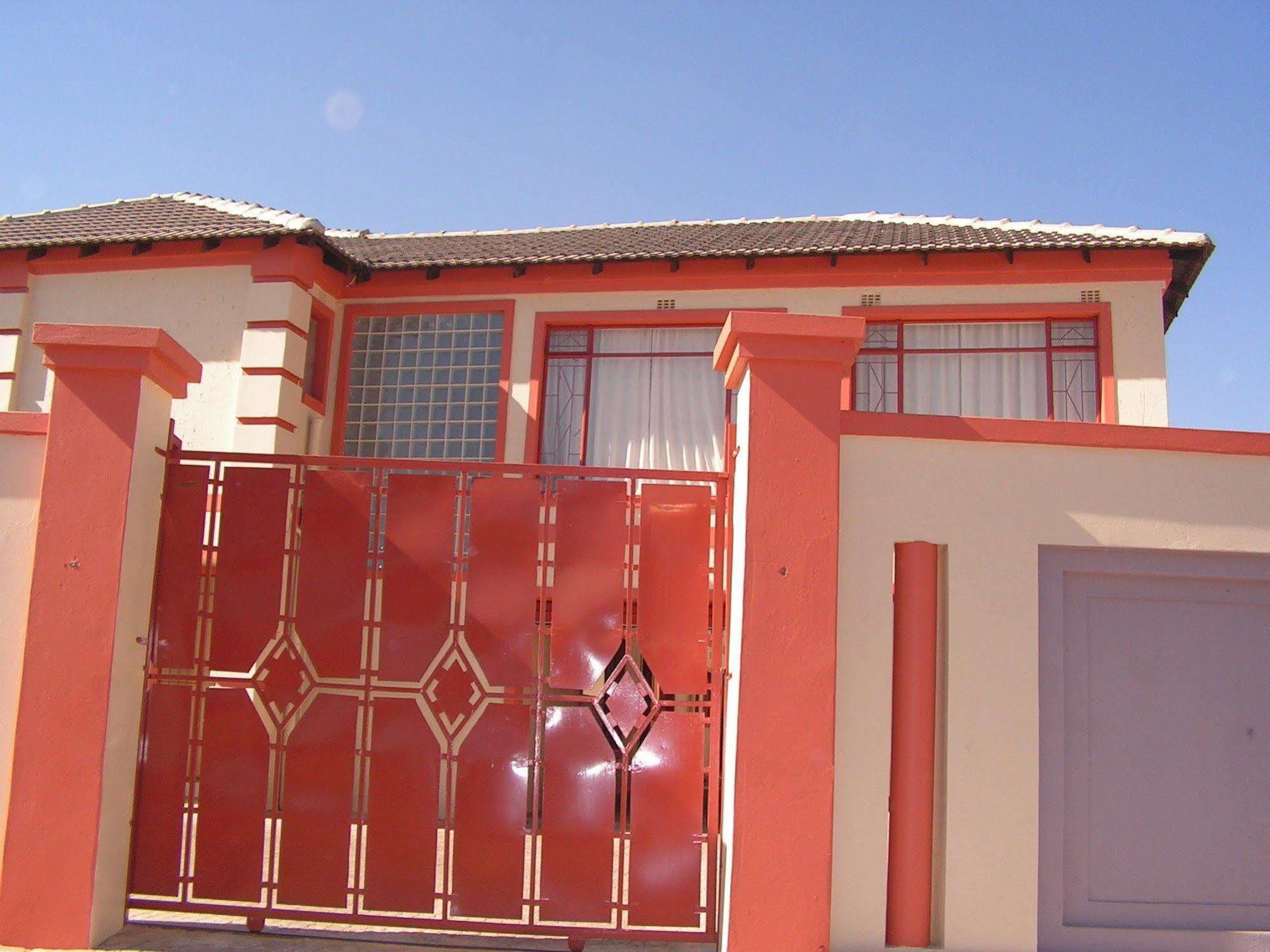 Moshitametsi Guesthouse เคมป์ตัน พาร์ค ภายนอก รูปภาพ