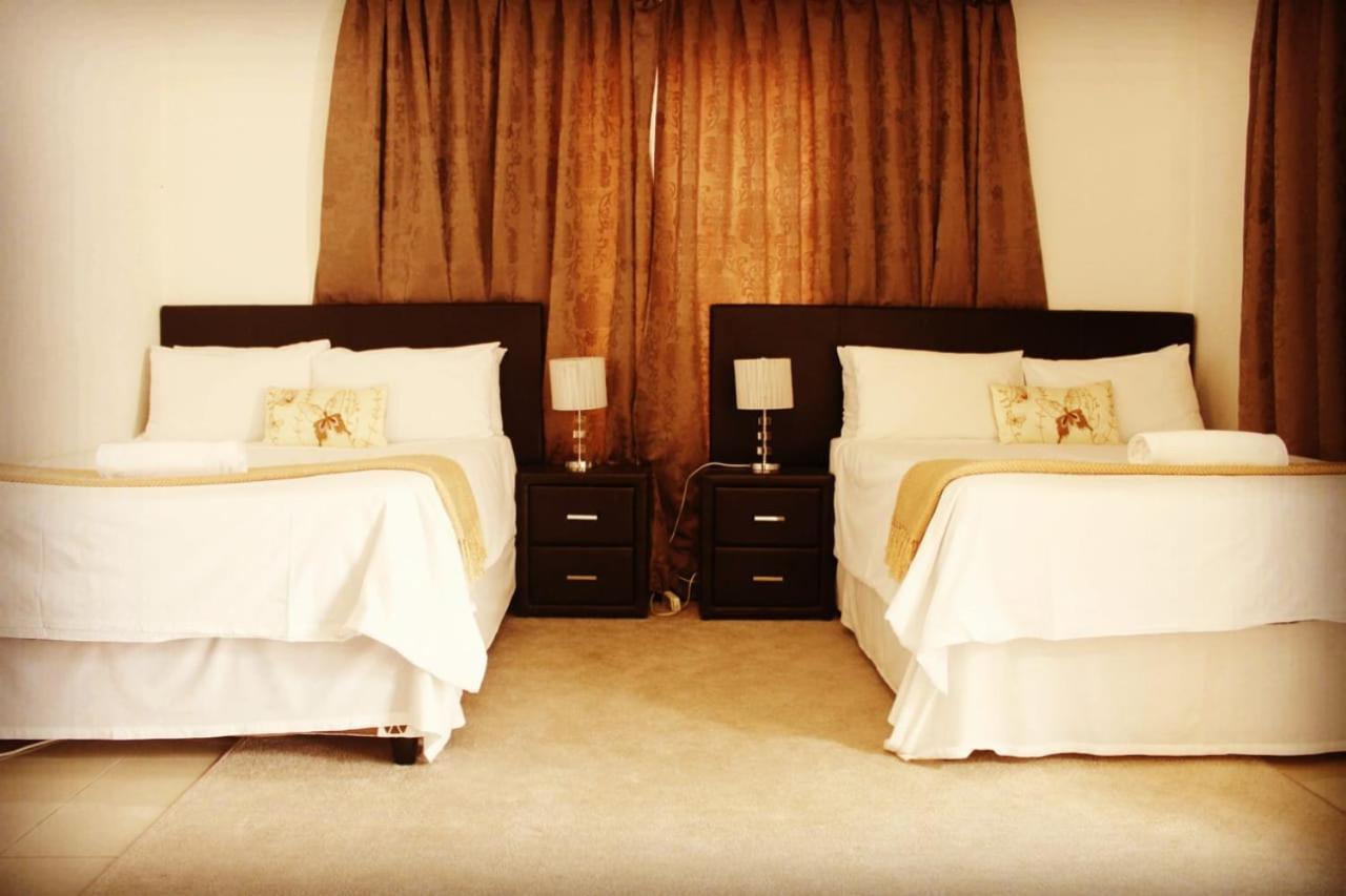 Moshitametsi Guesthouse เคมป์ตัน พาร์ค ภายนอก รูปภาพ